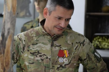 Офицер БАРС-32 Игорь Гончаров передал в музей уникальные трофеи с зоны СВО